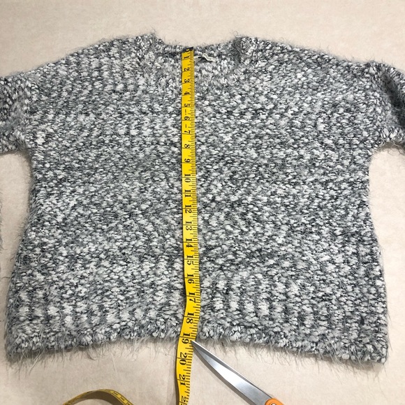⭐️ Search for Sanity Black & White Eyelash Fuzzy Sweater Size: EXTRA SMALL - Picture 15 of 16